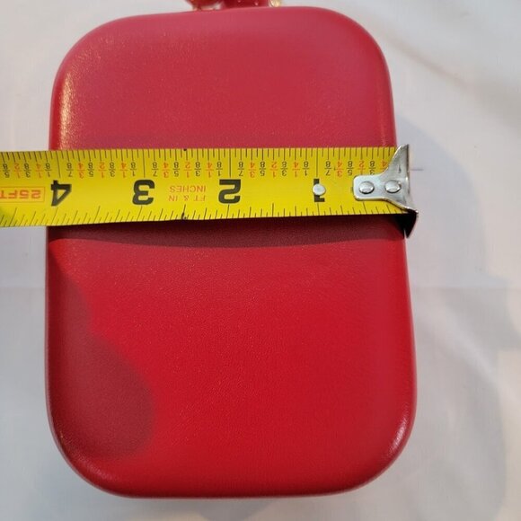 Adorable Elizabeth Arden Red Clutch / Crossbody Bag w Gold Chain - Picture 12 of 13